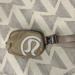 Lululemon Everywhere bag [Tan/Beige]-New without Tags